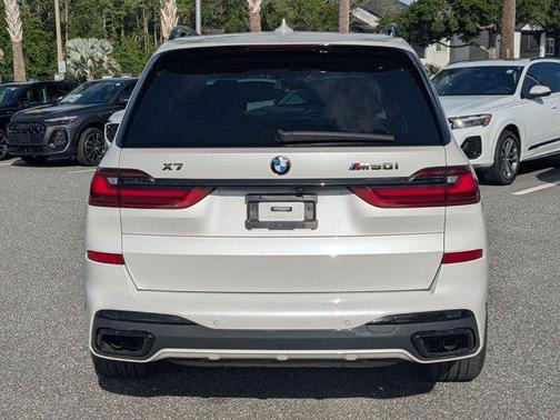 Mineral White Metallic 2022 BMW X7 M50i