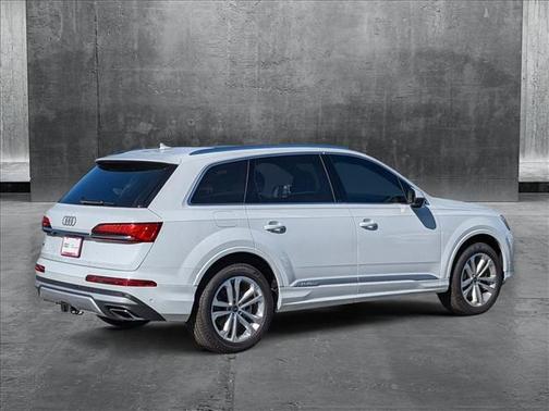 2025 Audi Q7 55 Premium Plus