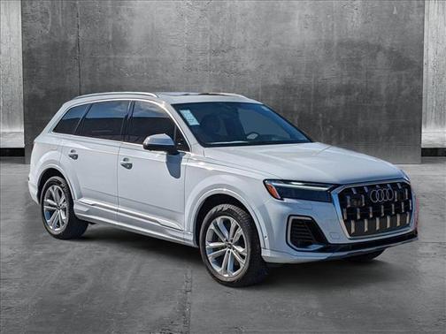 2025 Audi Q7 55 Premium Plus