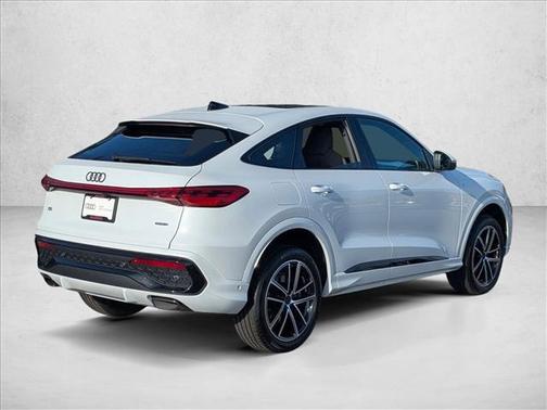 Glacier White Metallic 2026 Audi Q5 Sportback Premium Plus TFSI quattro S tronic