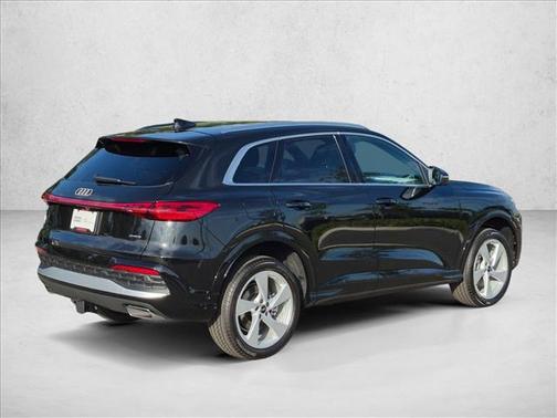 Mythos Black Metallic 2026 Audi Q5 Premium Plus TFSI quattro S tronic