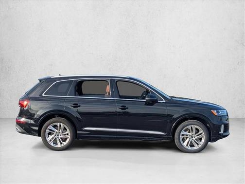 Mythos Black Metallic 2023 Audi Q7 55 Premium Plus