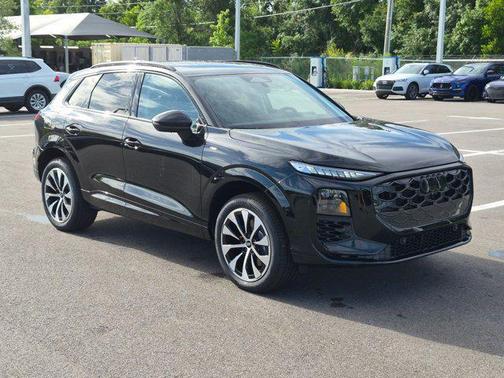 Mythos Black Metallic 2026 Audi Q3 TFSI quattro S tronic