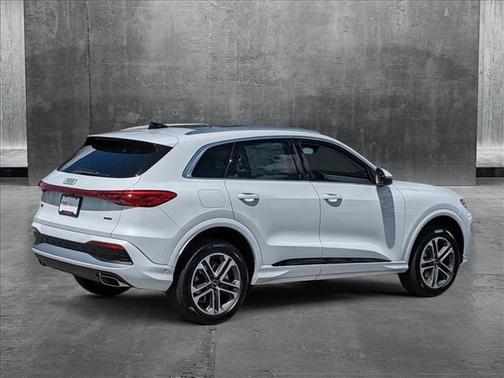 2025 Audi Q5 Premium