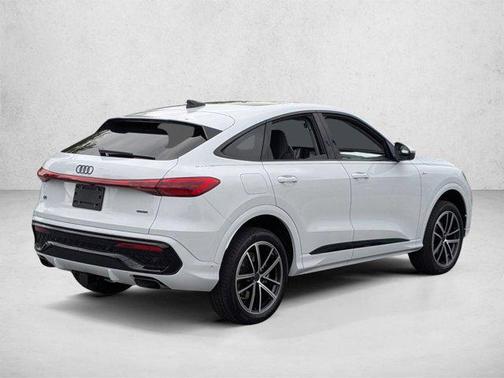 Glacier White Metallic 2026 Audi Q5 Sportback Premium Plus TFSI quattro S tronic