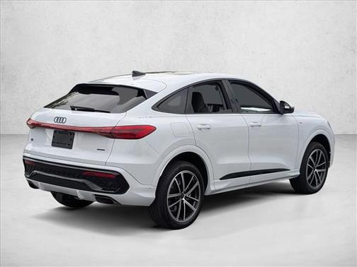 Glacier White Metallic 2026 Audi Q5 Sportback Premium Plus TFSI quattro S tronic