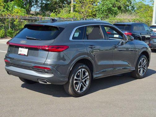 Tambora Gray Metallic 2026 Audi Q5 Premium Plus TFSI quattro S tronic
