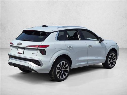 Glacier White Metallic 2026 Audi Q3 TFSI quattro S tronic