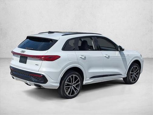Glacier White Metallic 2026 Audi Q5 Premium Plus TFSI quattro S tronic