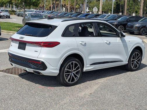 Glacier White Metallic 2026 Audi Q5 Premium Plus TFSI quattro S tronic