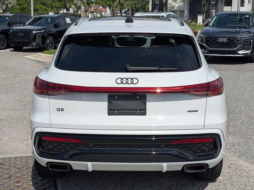 Glacier White Metallic 2026 Audi Q5 Premium Plus TFSI quattro S tronic