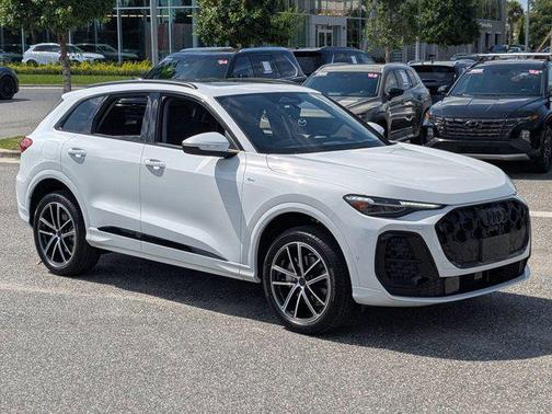 Glacier White Metallic 2026 Audi Q5 Premium Plus TFSI quattro S tronic