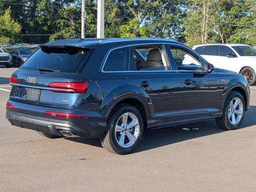 Waitomo Blue Metallic 2026 Audi Q7 55 Premium