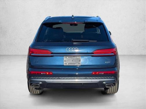 Waitomo Blue Metallic 2026 Audi Q7 55 Premium