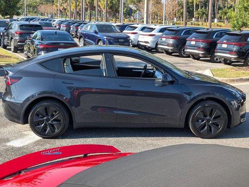 2024 Tesla Model Y Long Range Dual Motor All-Wheel Drive
