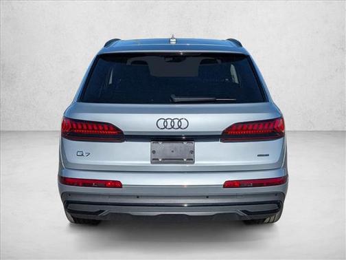 2023 Audi Q7 45 Premium Plus