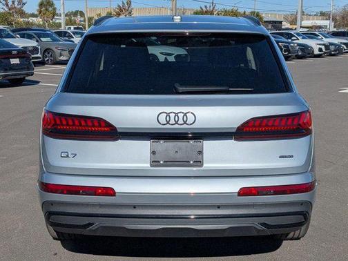 2023 Audi Q7 45 Premium Plus