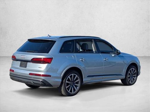 2023 Audi Q7 45 Premium Plus