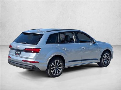 2023 Audi Q7 45 Premium Plus