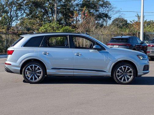 2023 Audi Q7 45 Premium Plus