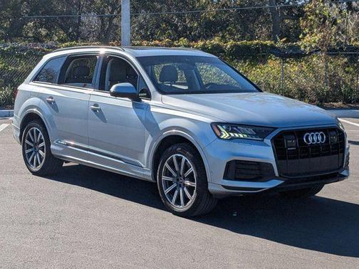 2023 Audi Q7 45 Premium Plus