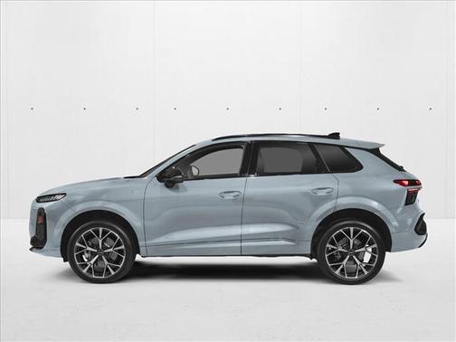 Arrow Gray Pearl Effect 2026 Audi Q3 TFSI quattro S tronic