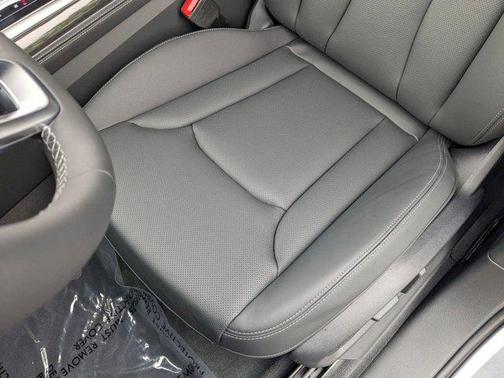 Glacier White Metallic 2026 Audi Q7 55 Premium Plus
