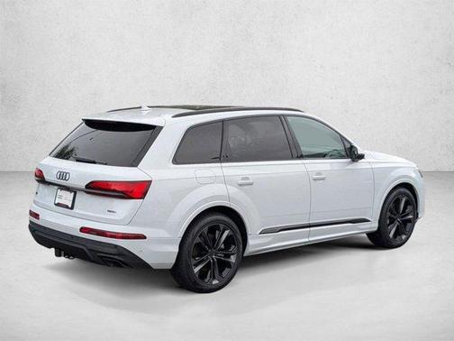 Glacier White Metallic 2026 Audi Q7 55 Premium Plus