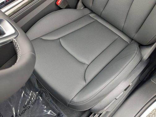 Glacier White Metallic 2026 Audi Q7 55 Premium Plus