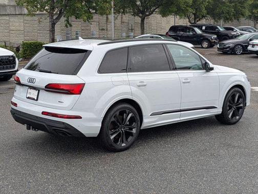 Glacier White Metallic 2026 Audi Q7 55 Premium Plus