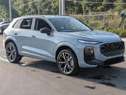 Arrow Gray Pearl Effect 2026 Audi Q3 S line