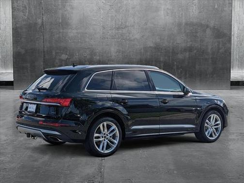 2025 Audi Q7 55 Premium Plus
