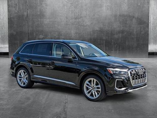2025 Audi Q7 55 Premium Plus
