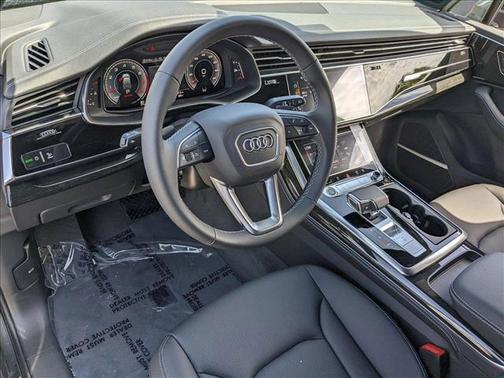 2025 Audi Q7 55 Premium Plus