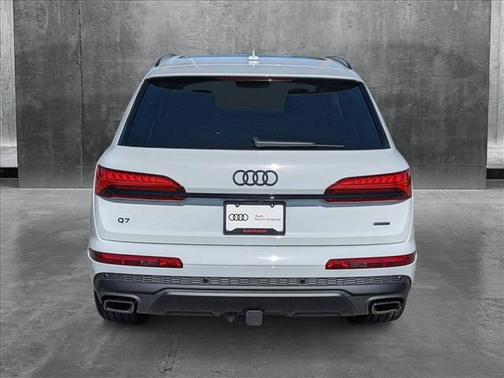 2025 Audi Q7 55 Premium Plus