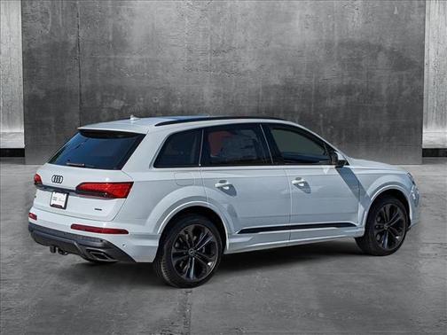 2025 Audi Q7 55 Premium Plus