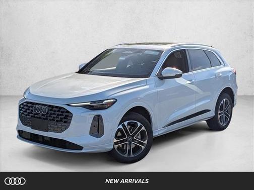 Glacier White Metallic 2025 Audi Q5 Premium Plus TFSI quattro S tronic