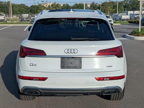 Glacier White Metallic 2023 Audi Q5 45 S line Premium Plus