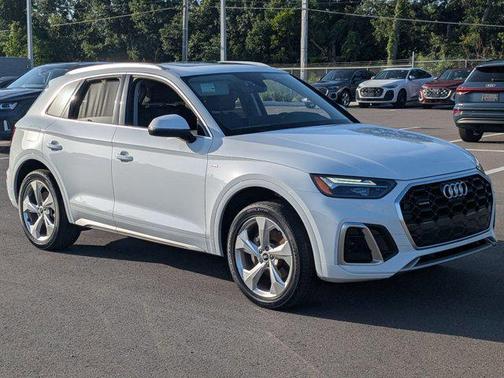 Glacier White Metallic 2023 Audi Q5 45 S line Premium Plus