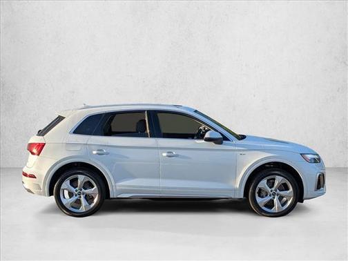Glacier White Metallic 2023 Audi Q5 45 S line Premium Plus