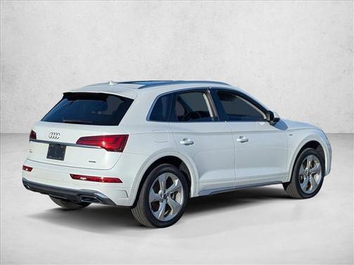 Glacier White Metallic 2023 Audi Q5 45 S line Premium Plus