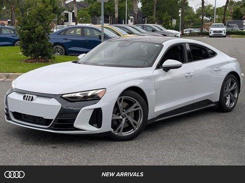 Suzuka Gray Metallic 2024 Audi e-tron GT Premium Plus quattro