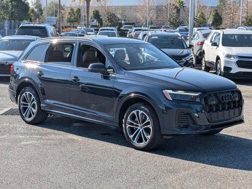 2025 Audi Q7 45 Premium Plus