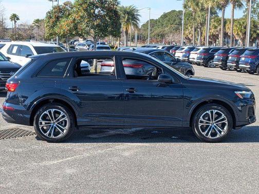 2025 Audi Q7 45 Premium Plus