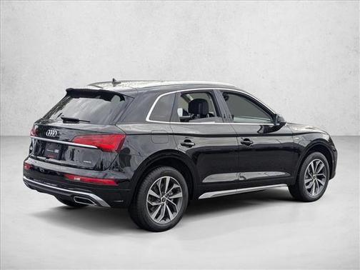 Mythos Black Metallic 2023 Audi Q5 45 S line Premium Plus