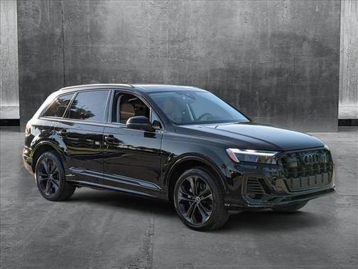 2025 Audi Q7 55 Premium Plus