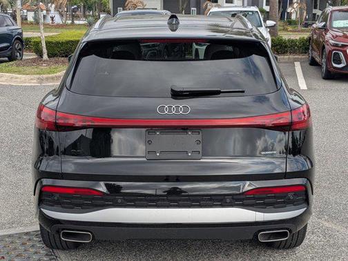 Mythos Black Metallic 2025 Audi Q5 Premium TFSI quattro S tronic