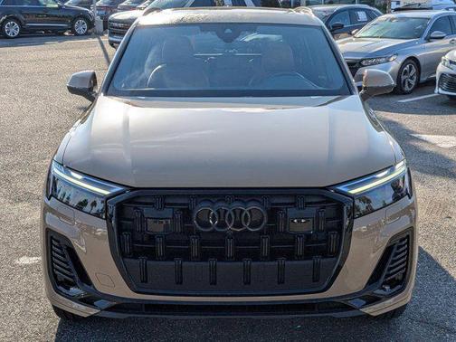 2025 Audi Q7 45 Premium Plus