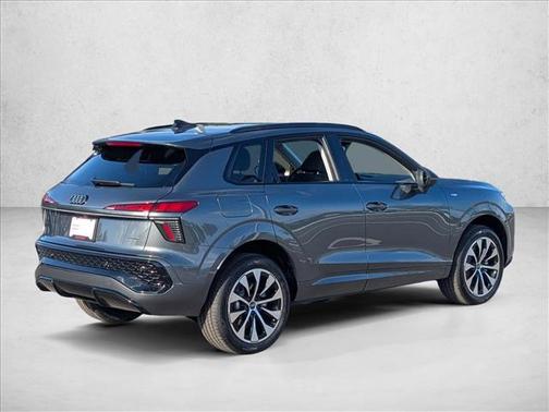 Daytona Gray Pearl Effect 2026 Audi Q3 TFSI quattro S tronic