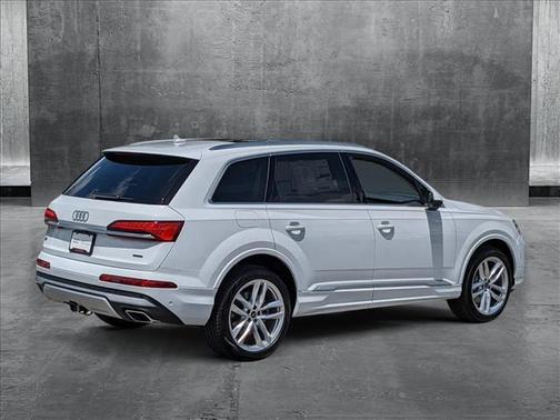 2025 Audi Q7 55 Premium Plus